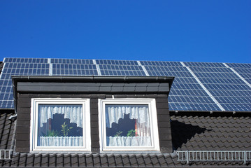 Dachgaube und Solaranlage