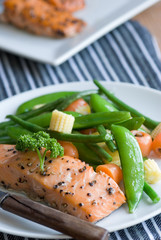 Salmon with fresh vegetables