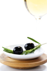 Olives and white wine