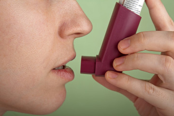Asthmatic inhaler - obrazy, fototapety, plakaty