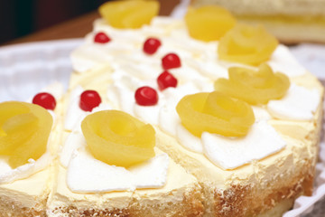 Sponge cake with cream and cranberries