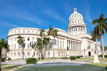 Post card shot of the Capitol building in Havana