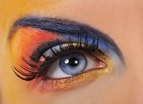 Make-up of a beautiful woman eye .