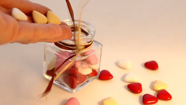 Mettre des chocolats dans son r&eacute;cipient