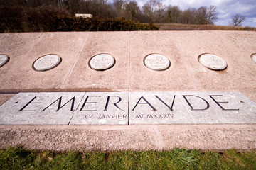 monument emeraude corbigny nievre france