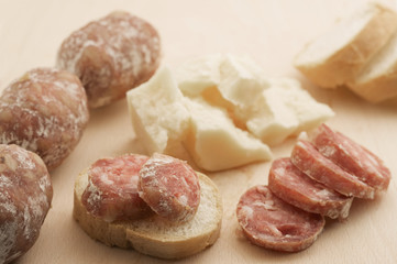 pane,formaggio e salame
