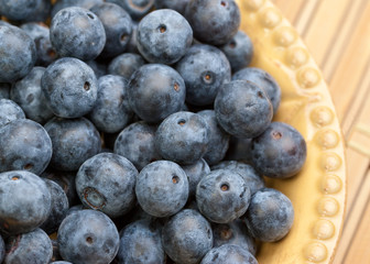 Raw freshly picked blueberries in a bowl