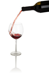 rotwein in ein glas füllen