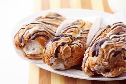 Chocolate eclair