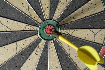 flechette dans le coeur de la cible