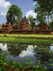 Fototapeta na wymiar Banteay Srei (Świątynia kobiet) w pobliżu Angkor Wat w Kambodży