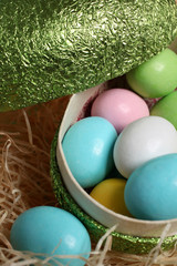 Fototapeta na wymiar piccole uova di pasqua colorate