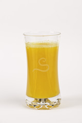 Orangensaft, isoliert auf weiß
