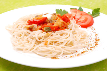 spaghetti with mushrooms and tomatoes