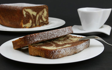 Kaffeepause mit Marmorkuchen