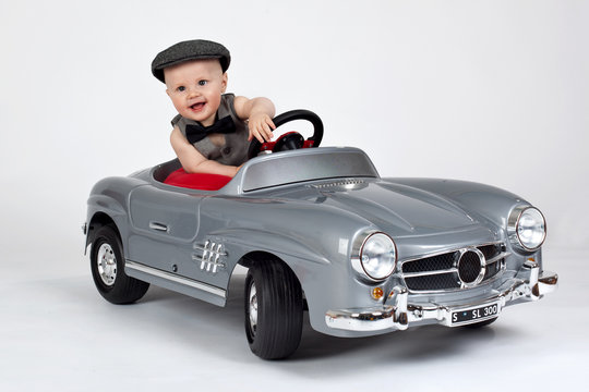 kleiner Autofahrer