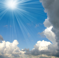 Obraz premium Cloudy sky and sunny light