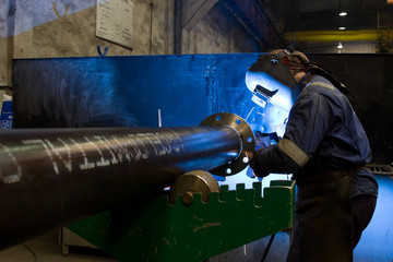 worker welding