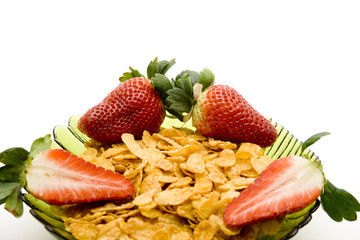 Erdbeeren auf Cornflakes
