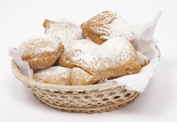 Tortelli dolci nel cestino