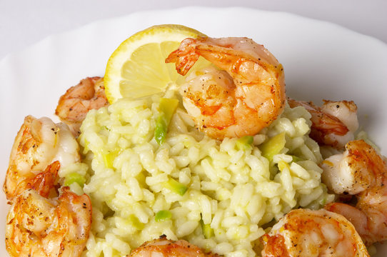 Risotto with fried prawns and avocado