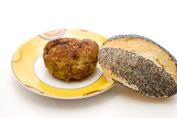 Frikadelle mit Brötchen