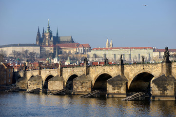 Fototapeta na wymiar Most Karola i Zamek w Pradze