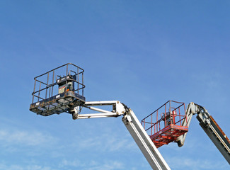 Two hydraulic lift platforms
