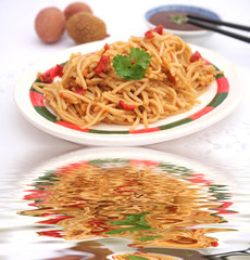 Asiatisches Nudelgericht