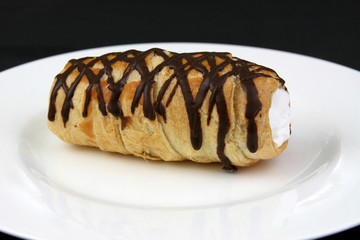 Schaumrolle mit Schokoglasur