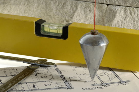 Werkzeug f&uuml;r Bauhandwerk mit Lot und Wasserwaage
