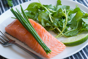 Salmon with chives and spinach