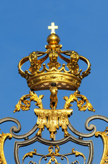 Fototapeta na wymiar golden crown