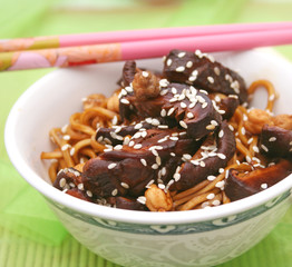 Asiatisches Nudelgericht