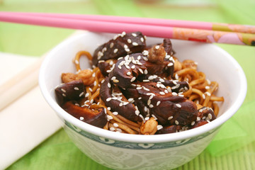 Asiatisches Nudelgericht