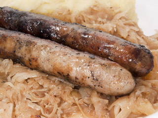 Bratwurst mit Sauerkraut