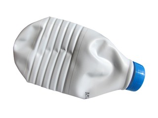 BOUTEILLE PLASTIQUE COMPRESSEE