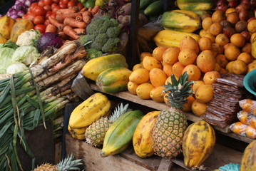 Fruits on a market in Ecuador - obrazy, fototapety, plakaty