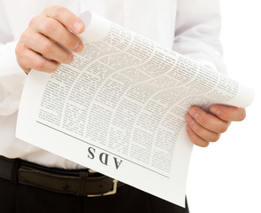 Naklejka premium Man reading ads from the paper