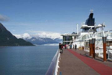 Kreuzfahrtschiff am Hubbard Gletscher