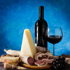 Formaggi salumi e vino