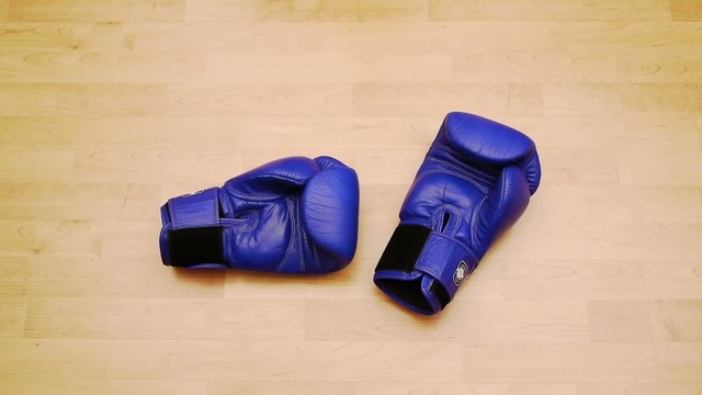 Boxhandschuhe werfen