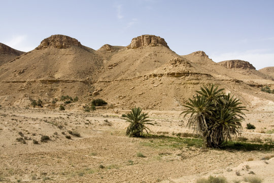 montagnes dans le désert de Tunisie