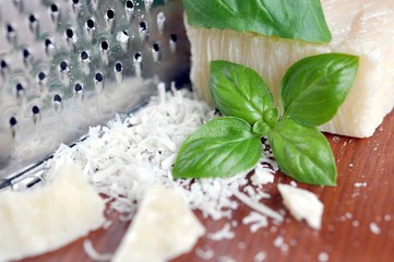 Hartkäse, Basilikum