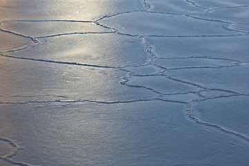 Cracking ice