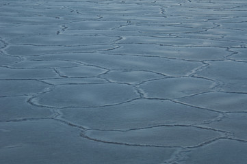 Cracking ice