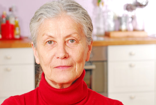 Reife sch&ouml;ne Seniorin