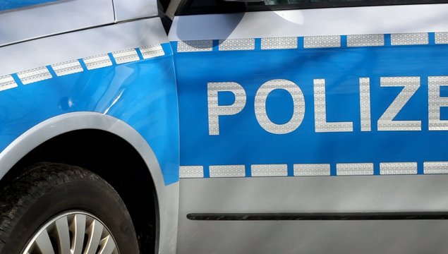 Polizei bei Kontrolle 110