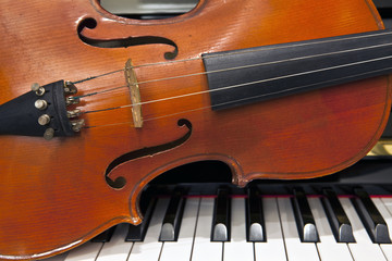 Violin on Piano Keyboard