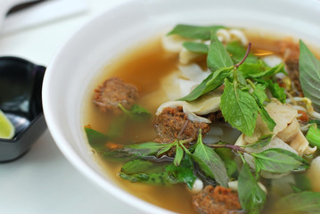 Chinese style vegetarian noodle soup